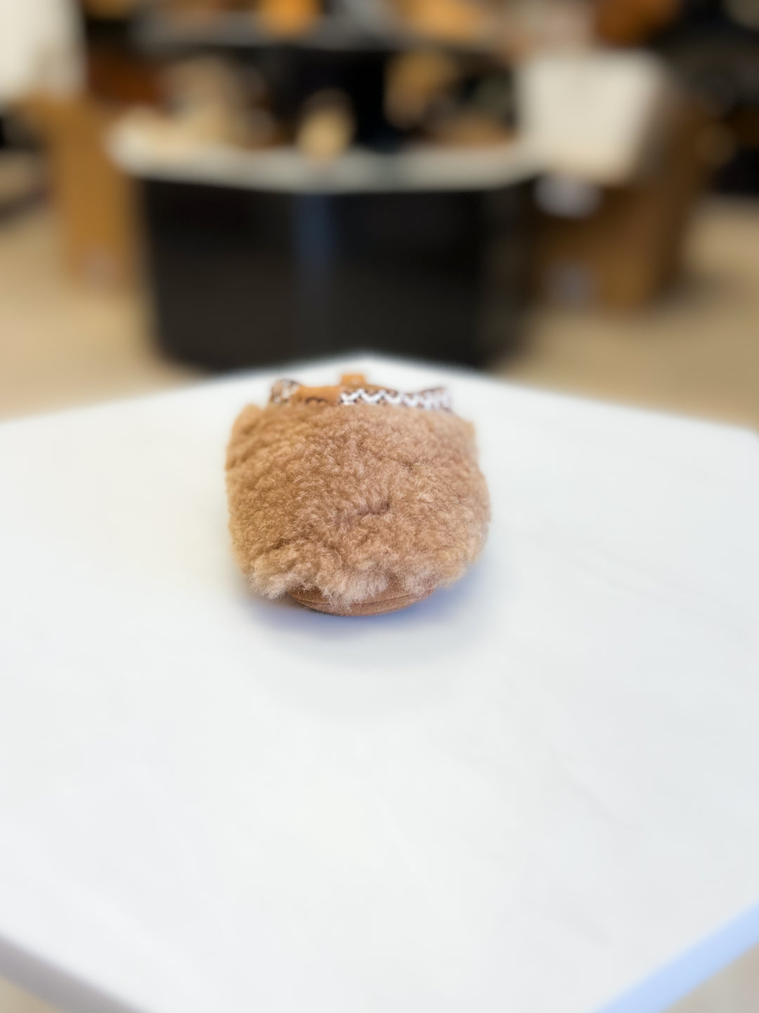 UGG: Infant Tasman Maxi Curly in Chestnut