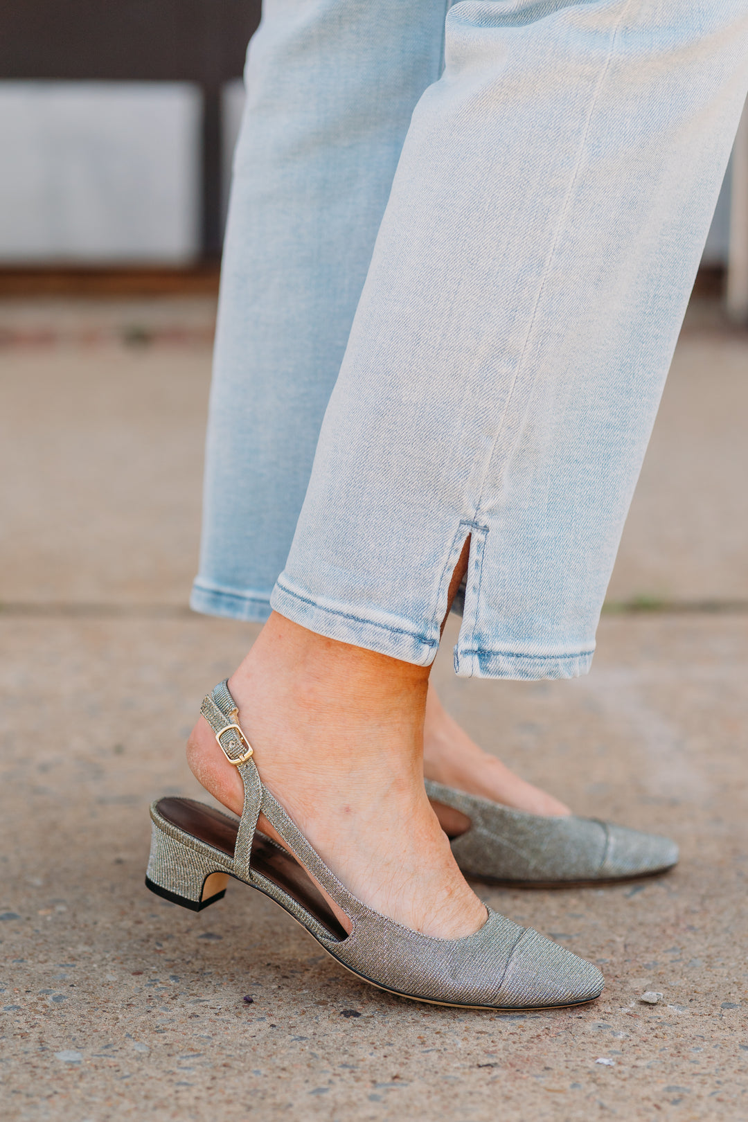 Vaneli: Aliz Slingback Heel in Platinum – The Vogue Boutique