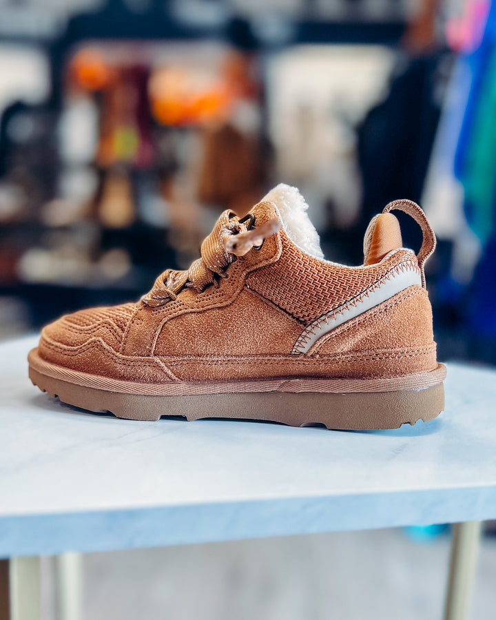 UGG: Kids Lowmel in Chestnut