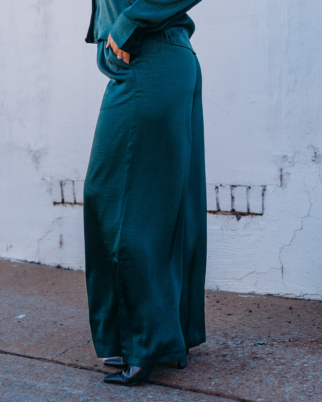 Z Supply: Isolde Satin Pant in Garland Green