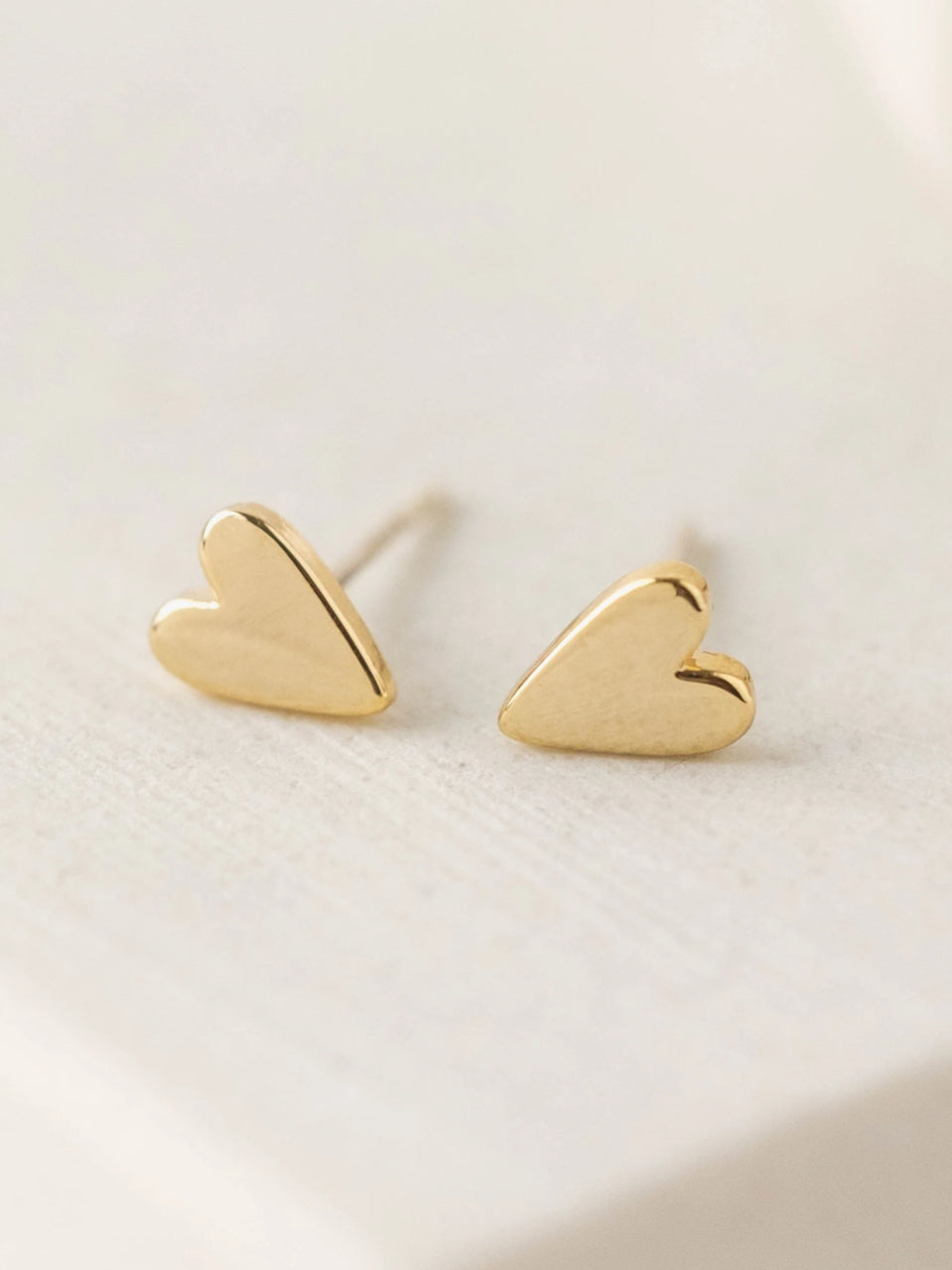 Lovers Tempo: Everly Heart Stud Earrings in Gold