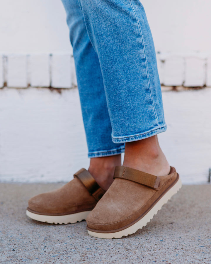 Ugg: Goldenstar Clog in Chestnut
