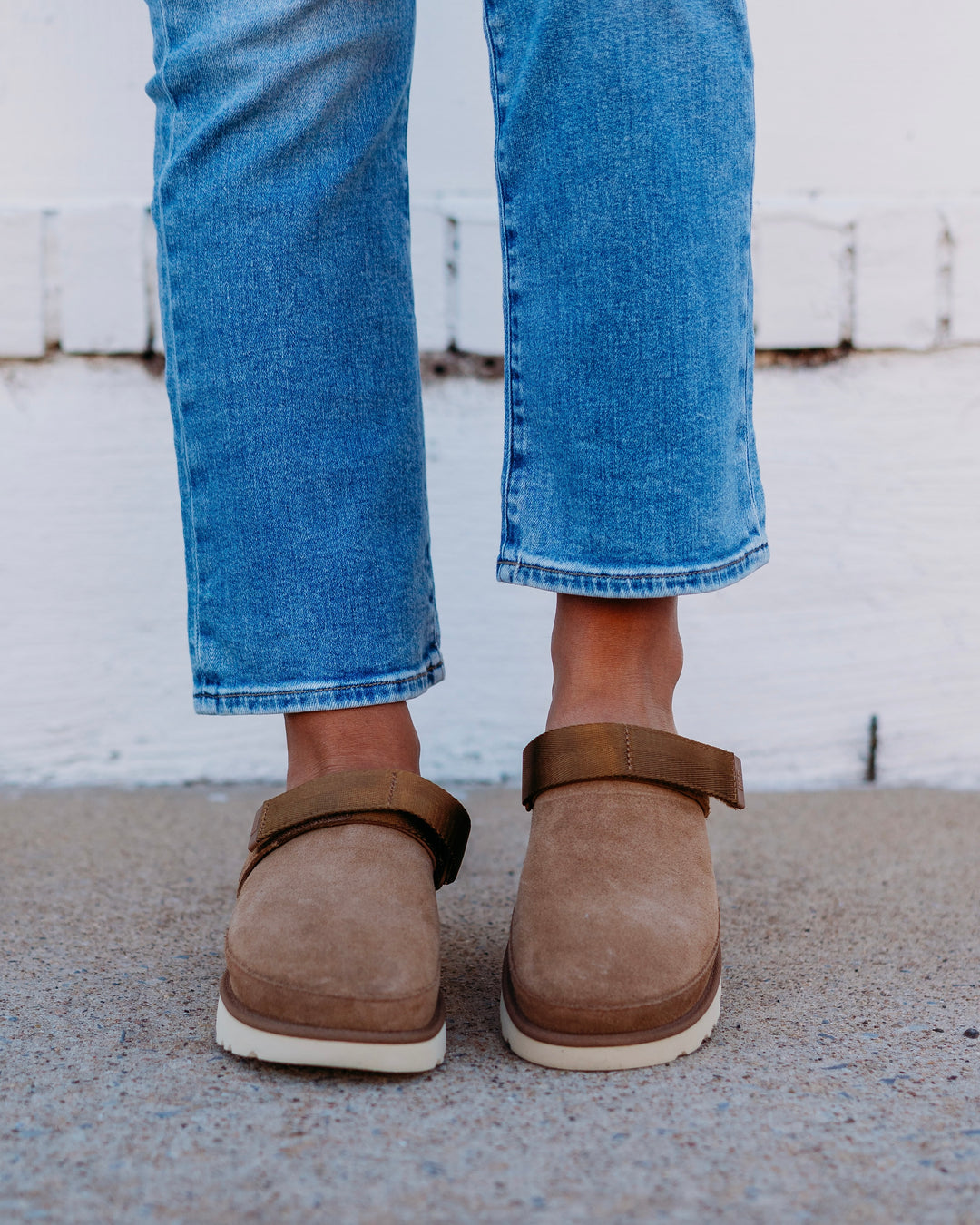 Ugg: Goldenstar Clog in Chestnut