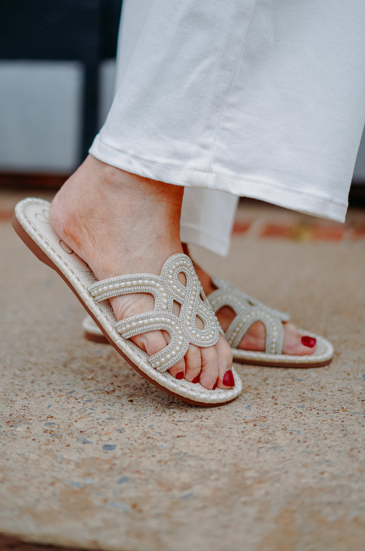 Jessica Simpson: Bria Flat Sandals in Soft Ivory