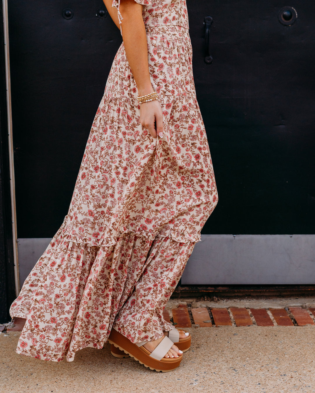 Z Supply: Mora Maxi Skirt in Sandshell (ZK263619S)