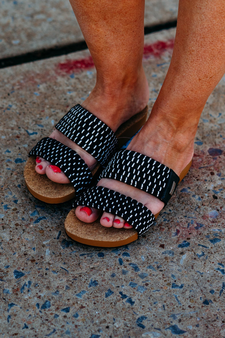 Reef: Cushion Vista Black Textile Sandals