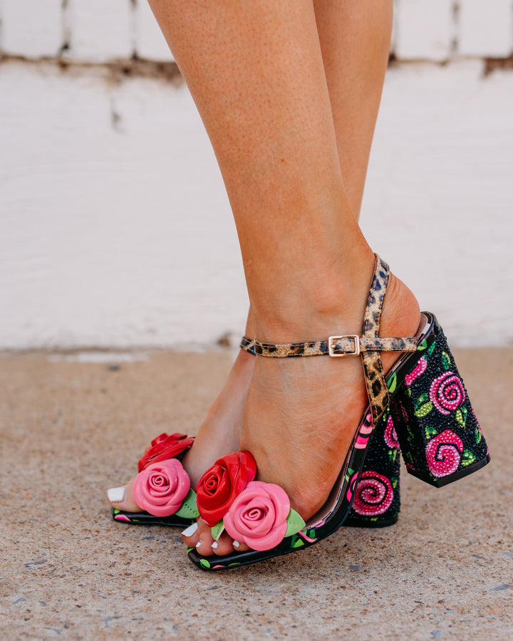 Betsey Johnson: Krystle Black Rose (KRYS01S564Q085)