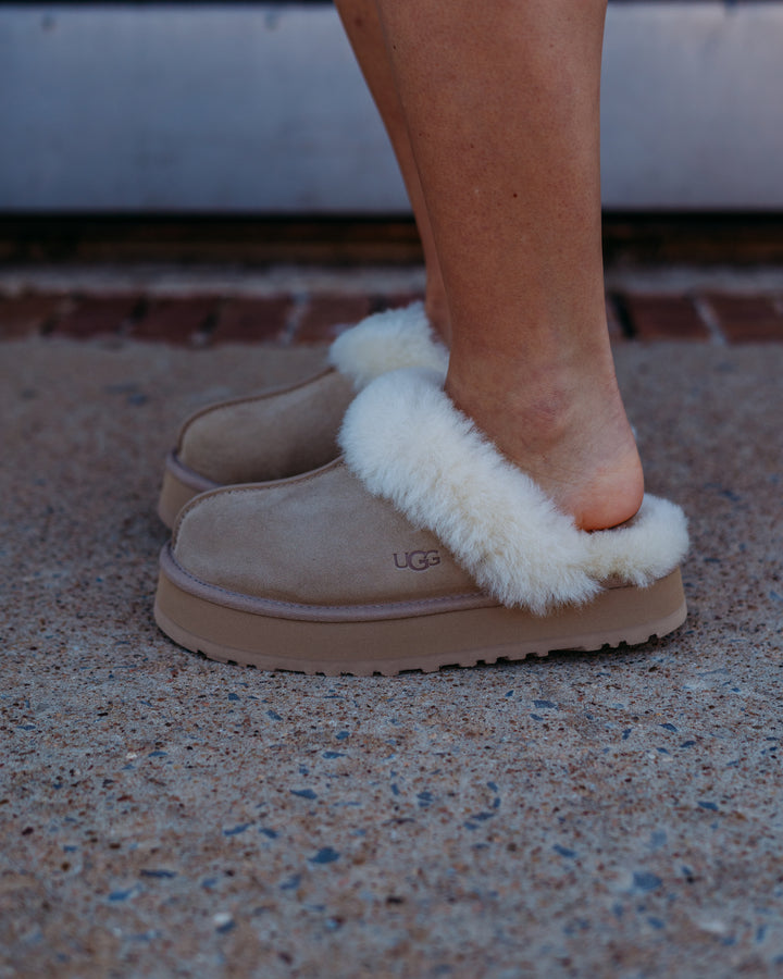 UGG: Disquette in Sand