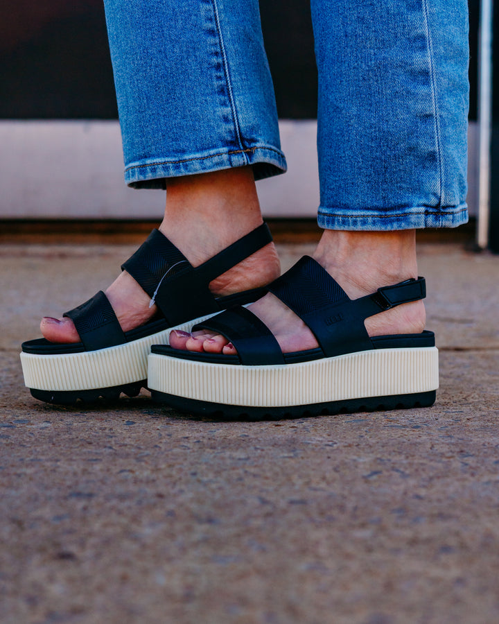Reef: Water Vista Higher in Black Vintage - The Vogue Boutique