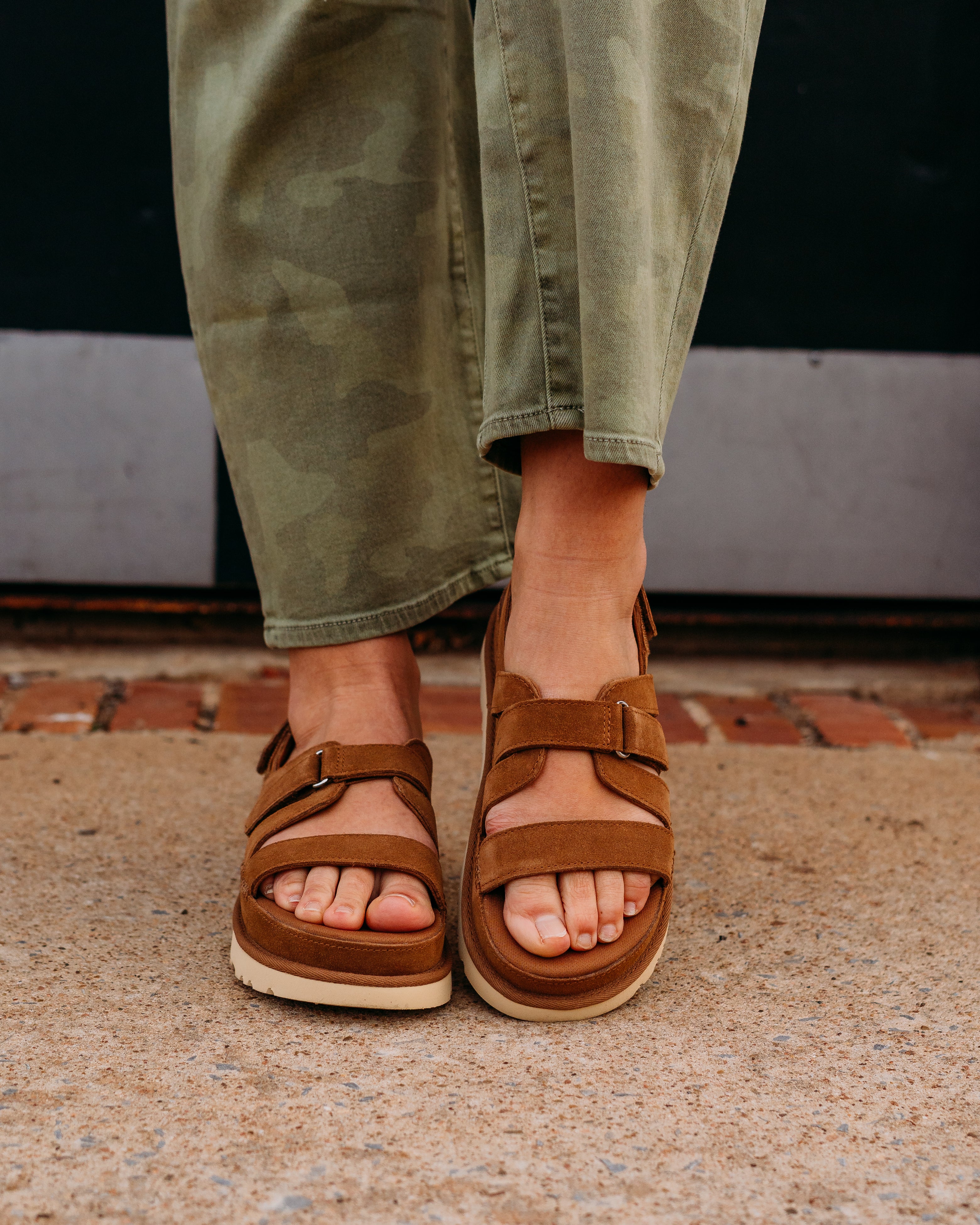 UGG W Goldenstar Gleam Boots in Chestnut | Luxury Comfort