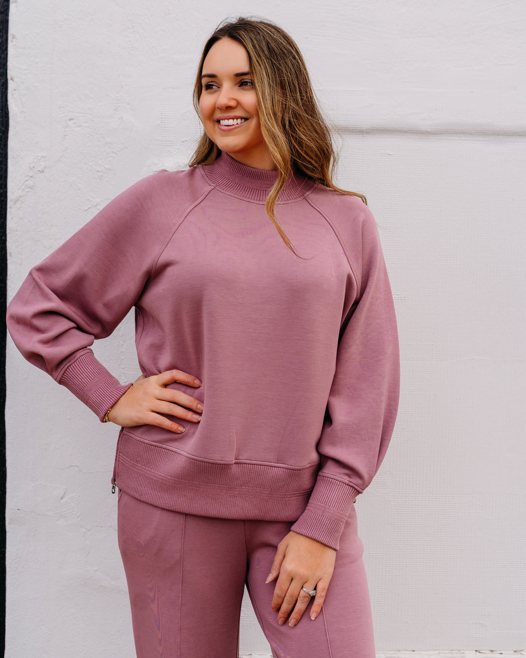 Varley: Loxley Raglan Boyfriend Sweatshirt in Wistful Mauve - The Vogue Boutique