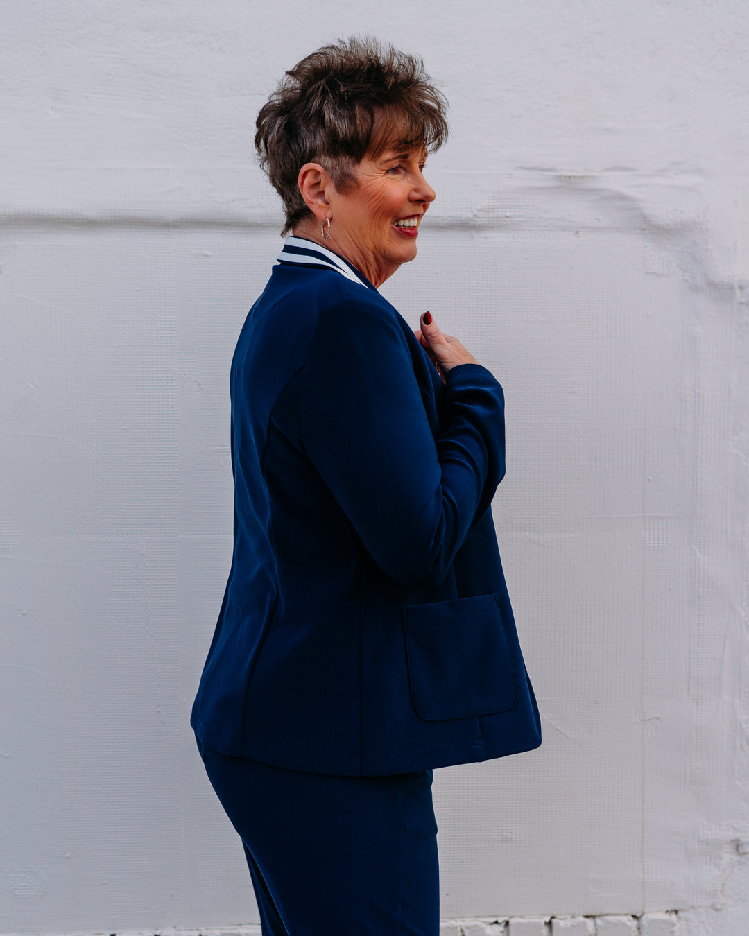 Joseph Ribkoff:Silky Knit Fitted Blazer With Stripe Band Detail in Navy (261622)