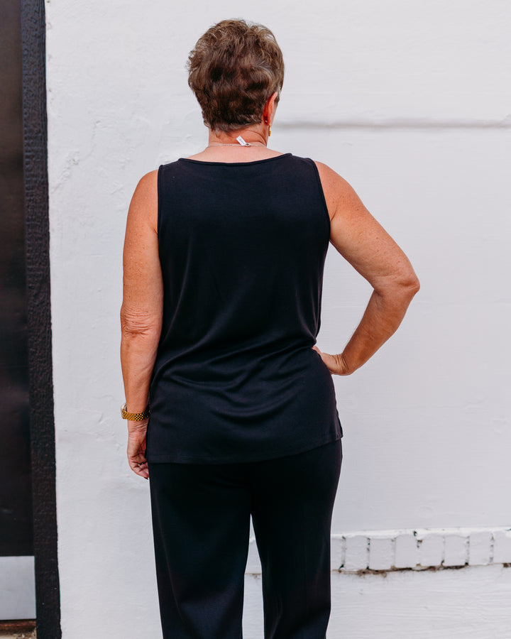 A La Carte: Boat Neck Sleeveless Knit Tunic in Black