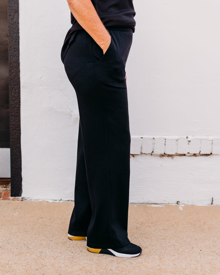 A La Carte: Pull On Pant WIth Pockets in Black (L35106PM)