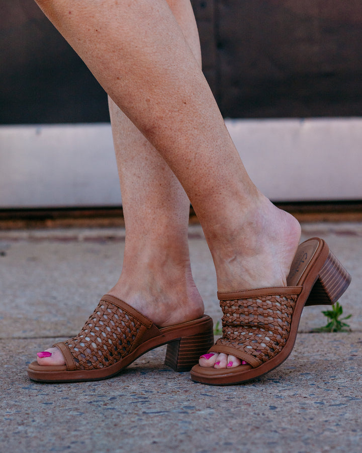 Clarks: Jaylan Slide in Tan