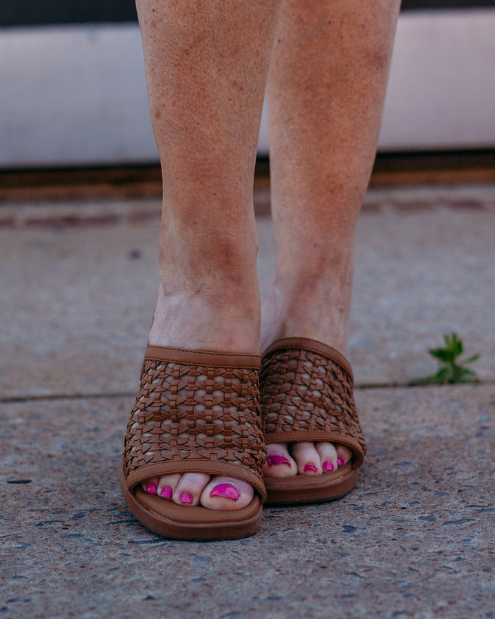 Clarks: Jaylan Slide in Tan