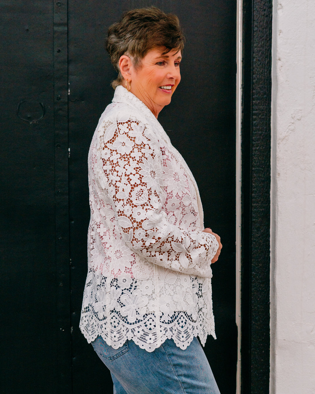 Karen Kane: Lace Scallop Edge Blazer in Off White (1L43800)