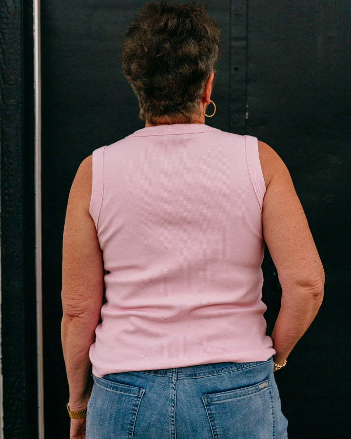 Karen Kane: Ribbed Crewneck Tank in Pink PIN (1L47900)
