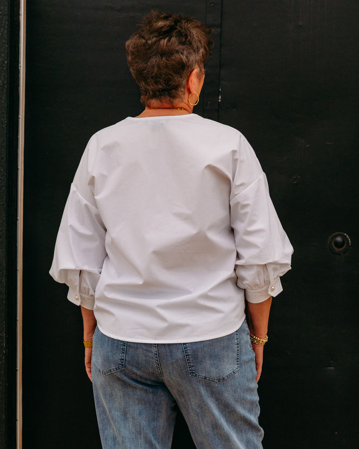 Karen Kane: Pearl Button Top in Off White (1L48200)