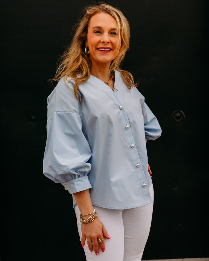Karen Kane: Pearl Button Top in Light Blue (1L48200)