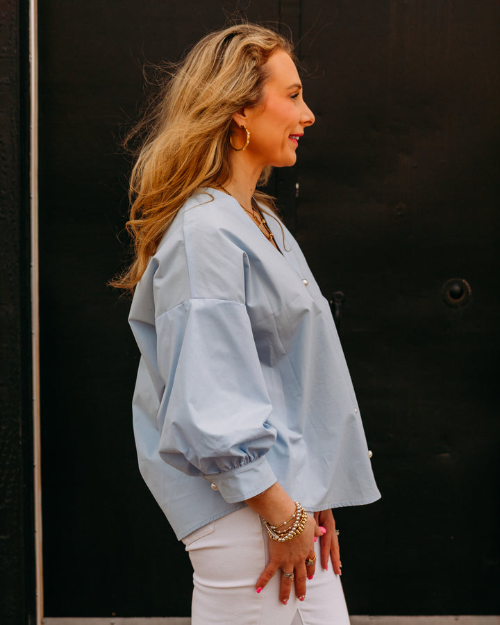 Karen Kane: Pearl Button Top in Light Blue (1L48200)