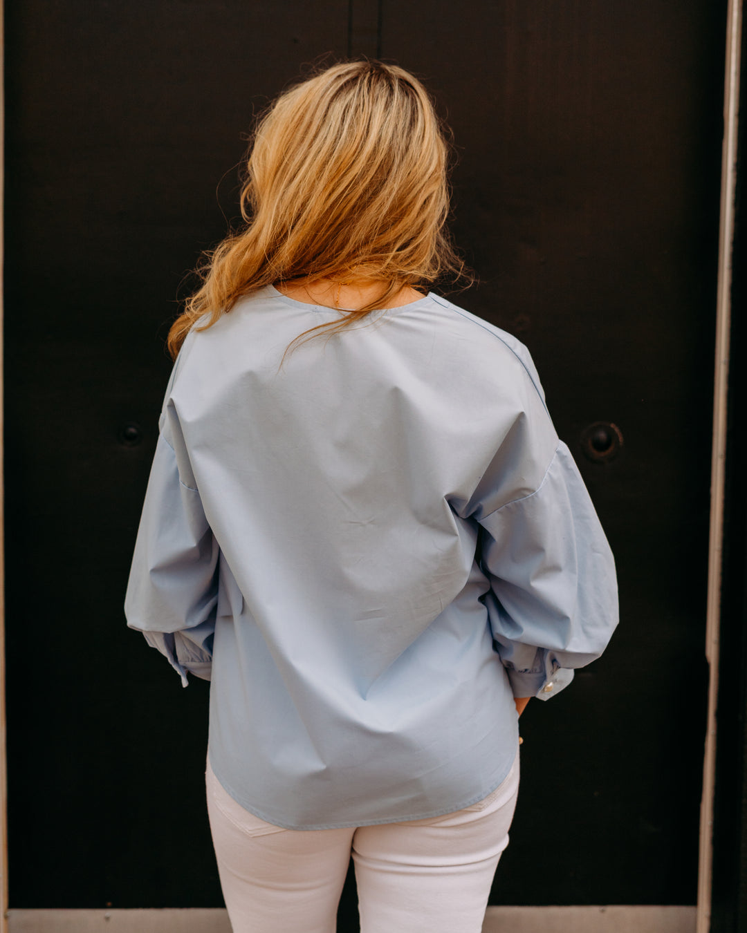 Karen Kane: Pearl Button Top in Light Blue (1L48200)