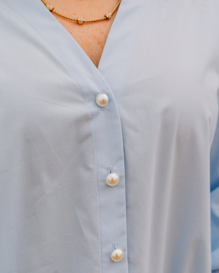 Karen Kane: Pearl Button Top in Light Blue (1L48200)