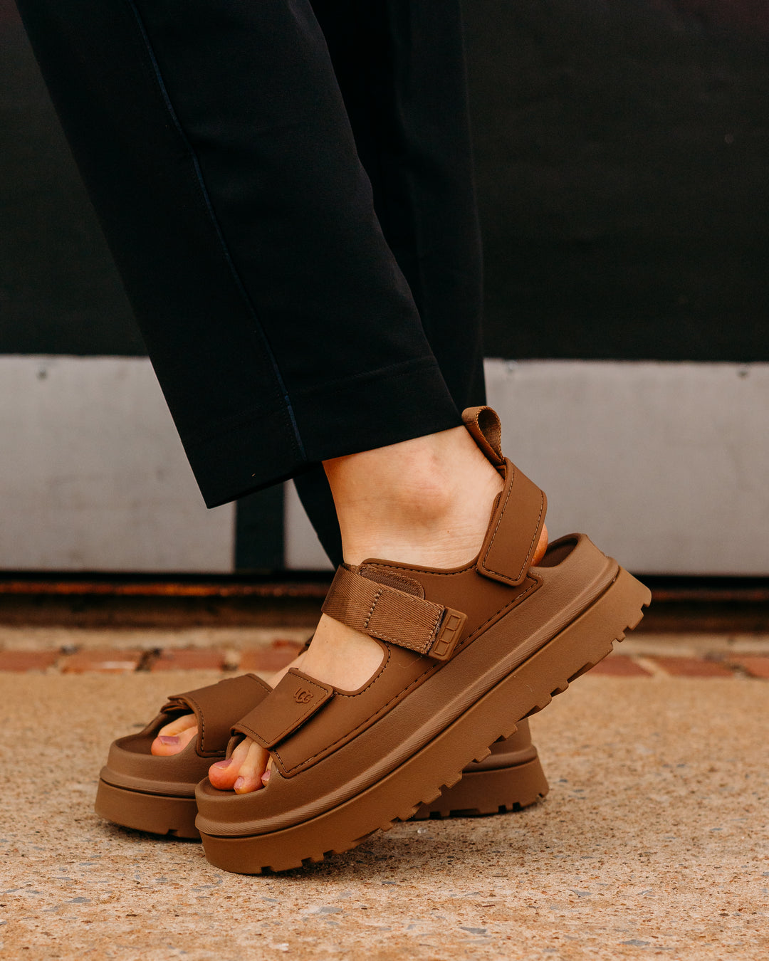 UGG: W Goldenglow in Bison Brown - The Vogue Boutique