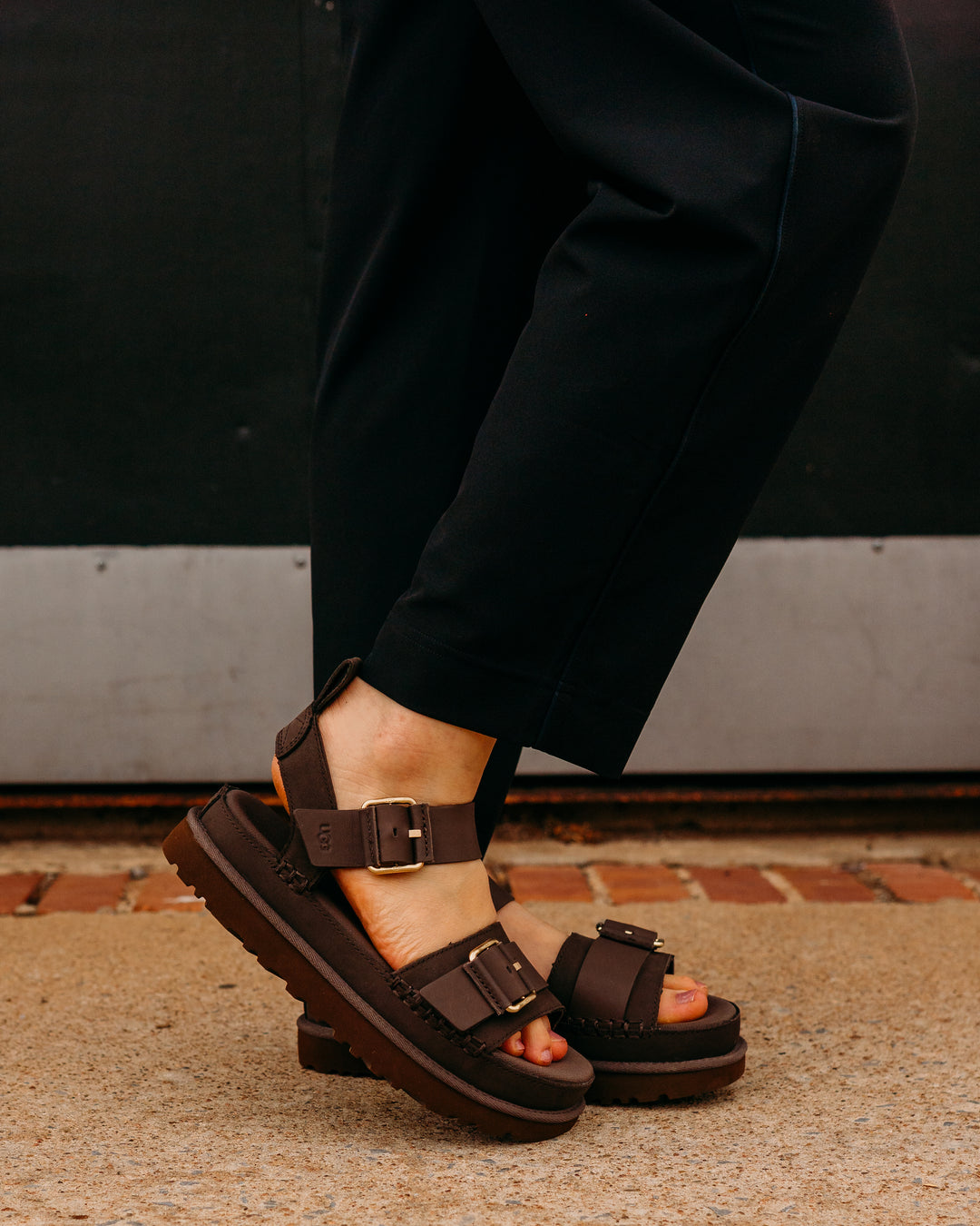 UGG: W Goldenstar Villa in Molasses