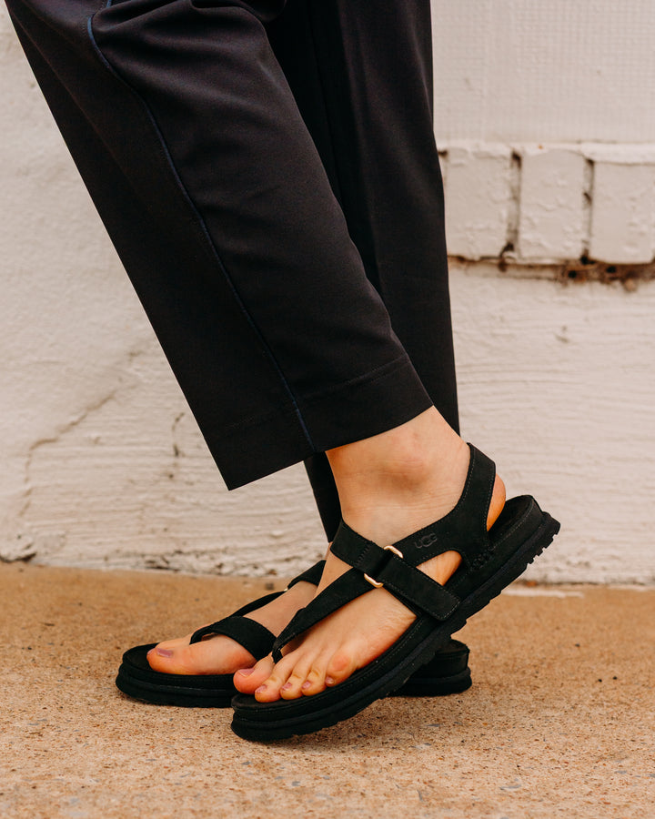 UGG: W Goldengaze Toe Post in Black - The Vogue Boutique