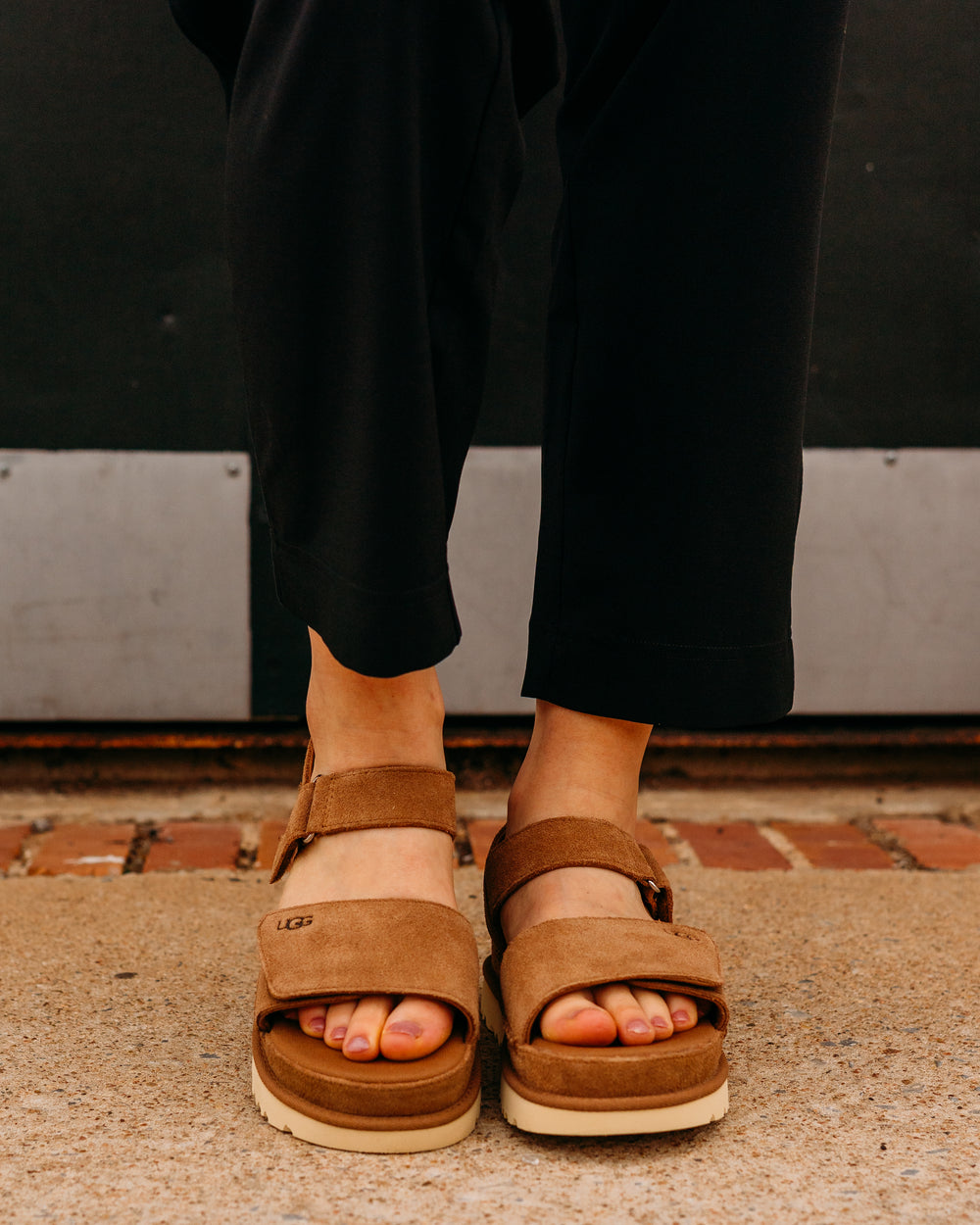 UGG: W Goldenstar Sandal in Chestnut - The Vogue Boutique