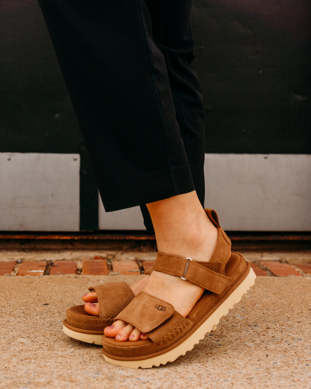 UGG: W Goldenstar Sandal in Chestnut - The Vogue Boutique