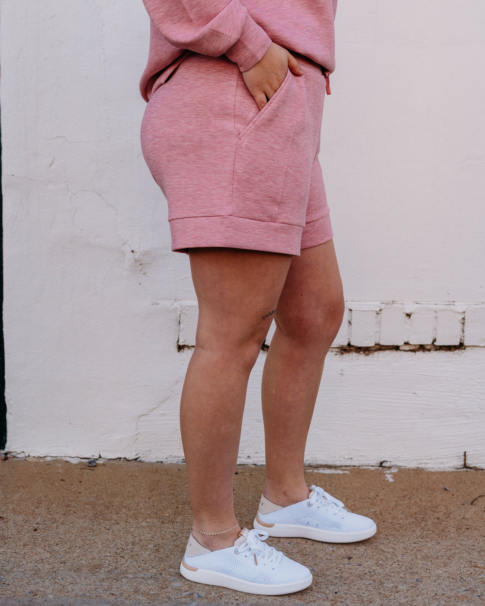 Varley: Atrium High Rise Short 4.5 in Rose Marl (VAR01759) - The Vogue Boutique