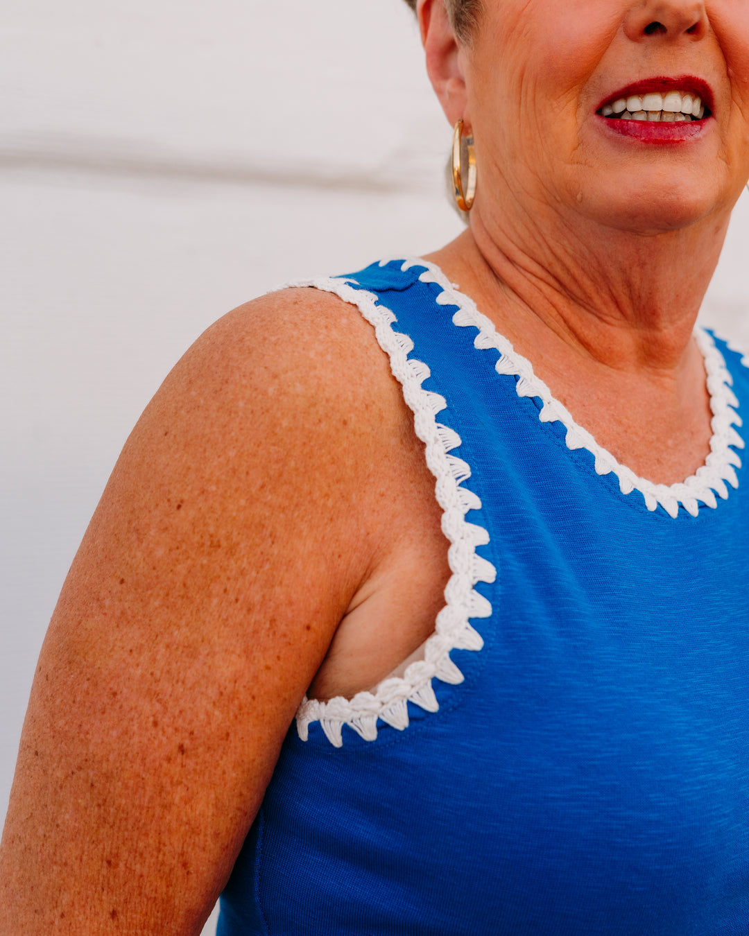 Karen Kane: Edge Stitch Contrast Tank In Rhythm and Blues (1L46810)