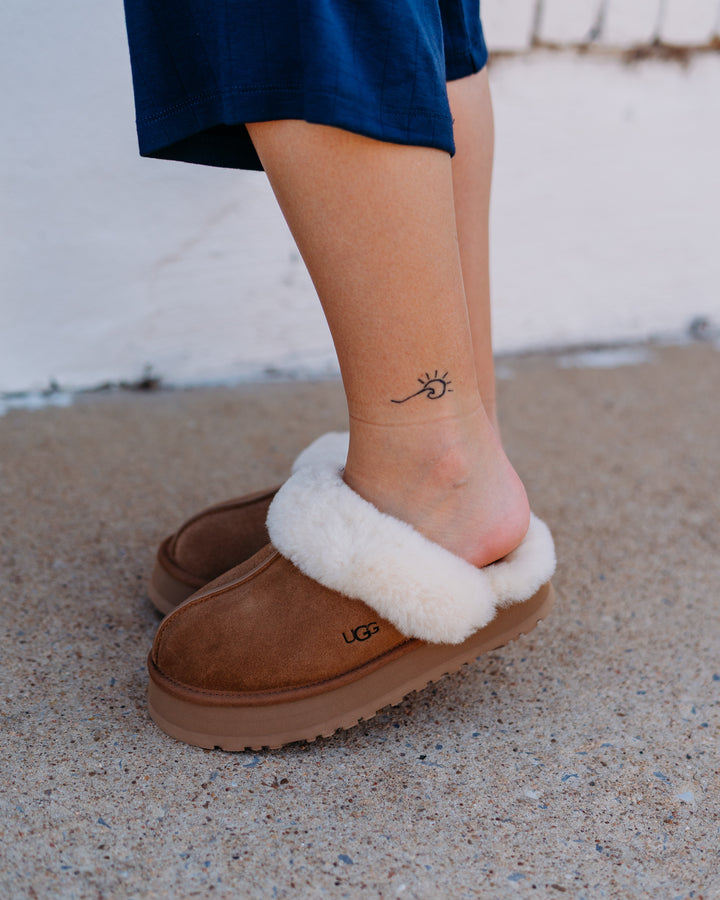 UGG: W Disquette in Chestnut