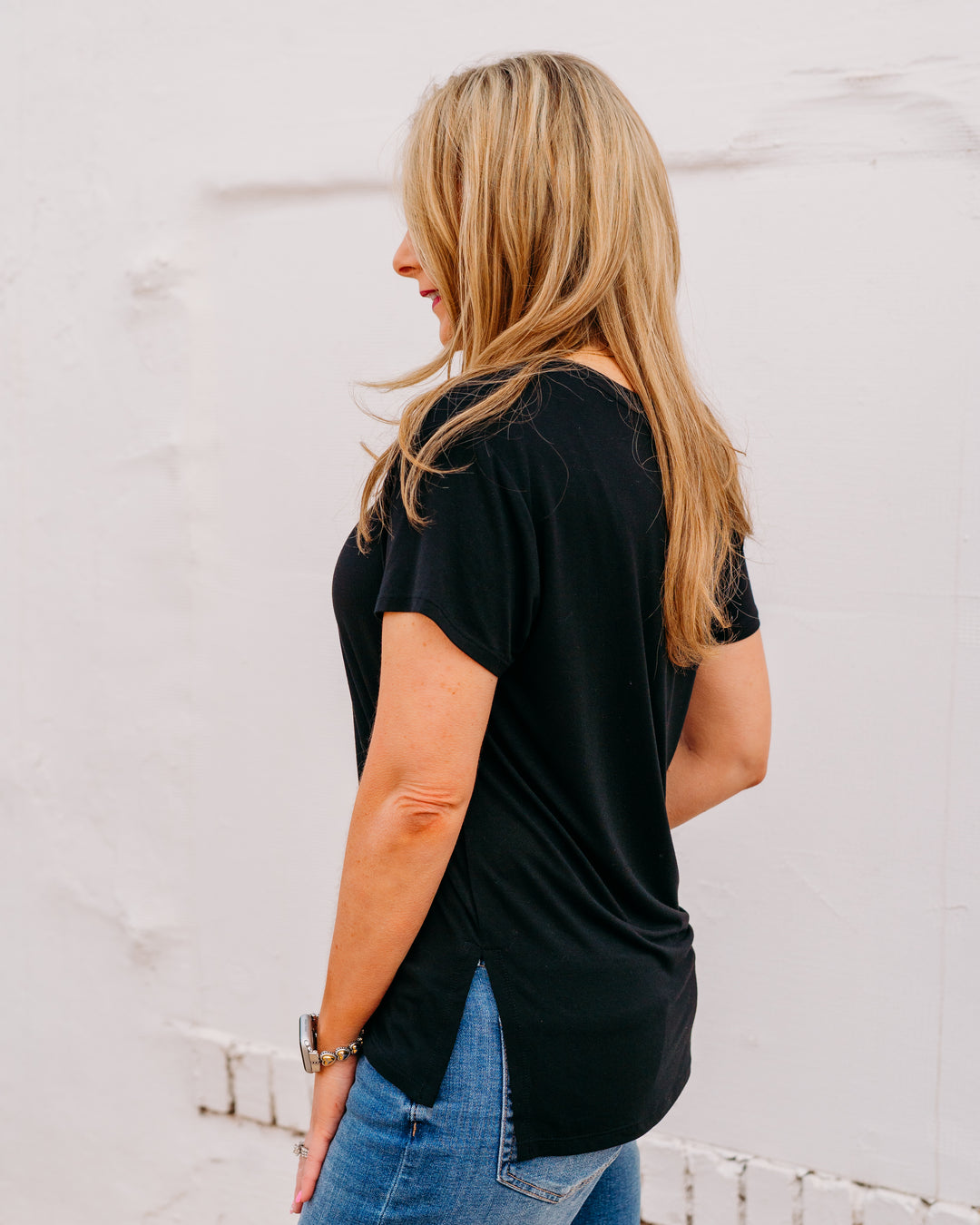 Thread & Supply: Ananya Tee Black V-Neck - The Vogue Boutique