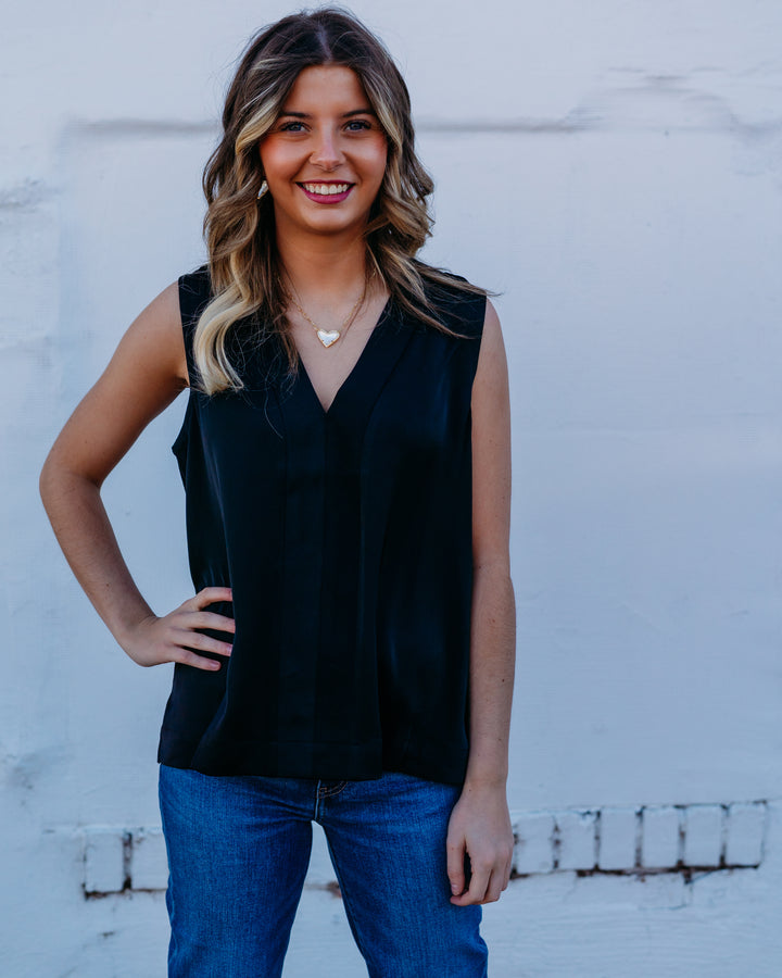 Liverpool: Sleeveless V-Neck Woven-To-Knit Top in Black (LM8K27PS6)