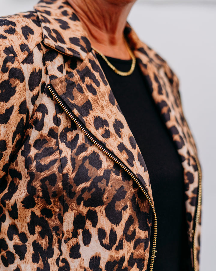 Frank Lyman: Cheetah Jacket 253857