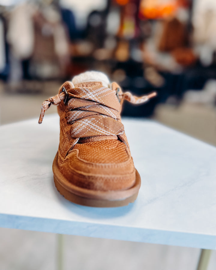 UGG: Kids Lowmel in Chestnut