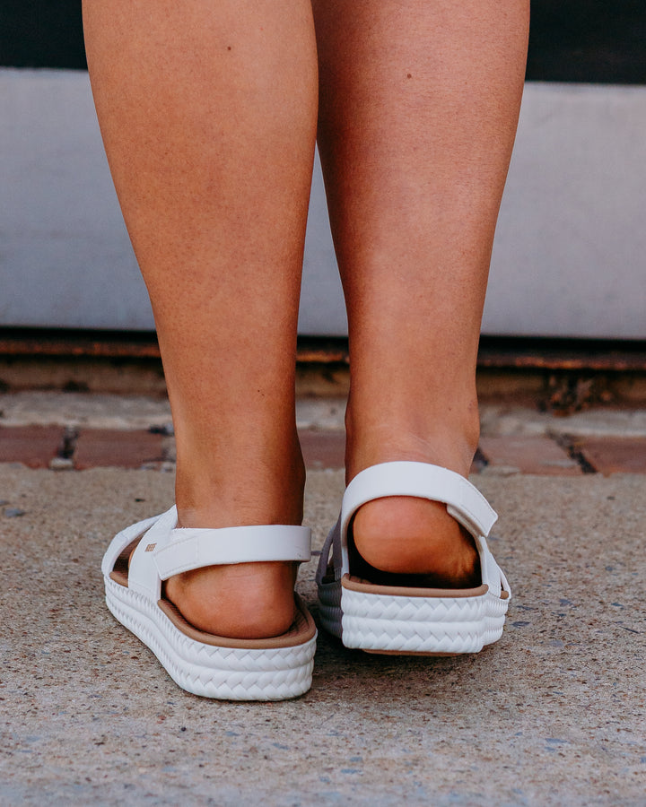 Reef: Reef Water Vista in White and Tan - The Vogue Boutique