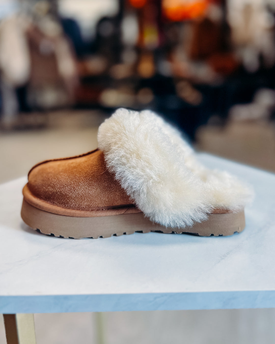 UGG: Kids Disquette in Chestnut