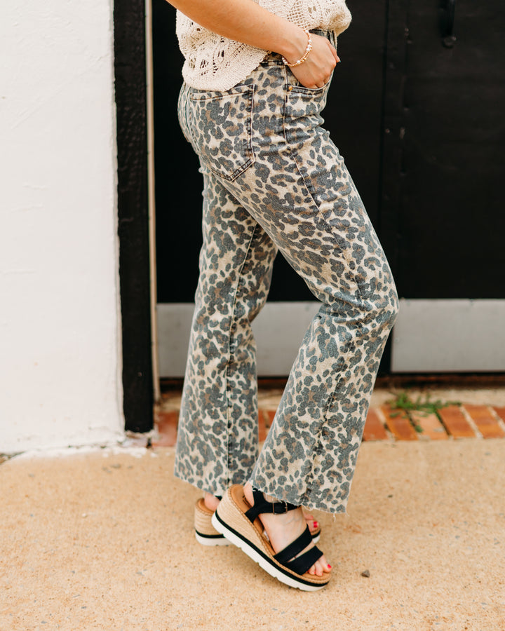 Kut: Kelsey High Rise Ankle Flare in Tan/Brown Leopard