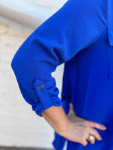 Load image into Gallery viewer, Multiples: Cuffed Tab 3/4 Sleeve 2- Pocket Band Collar Button Front Solid Crinkle Woven Shirt in Royal M24106BM
