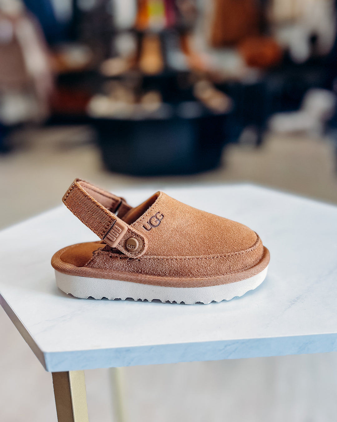 Ugg: Kids Goldenstar Clog in Chestnut
