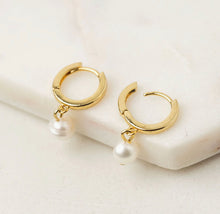 Load image into Gallery viewer, Lovers Tempo: Amari Pearl Huggie Hoop Gold Earrings
