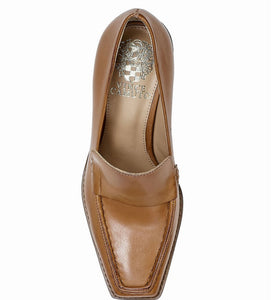 Vince Camuto: Segillis in Golden Walnut