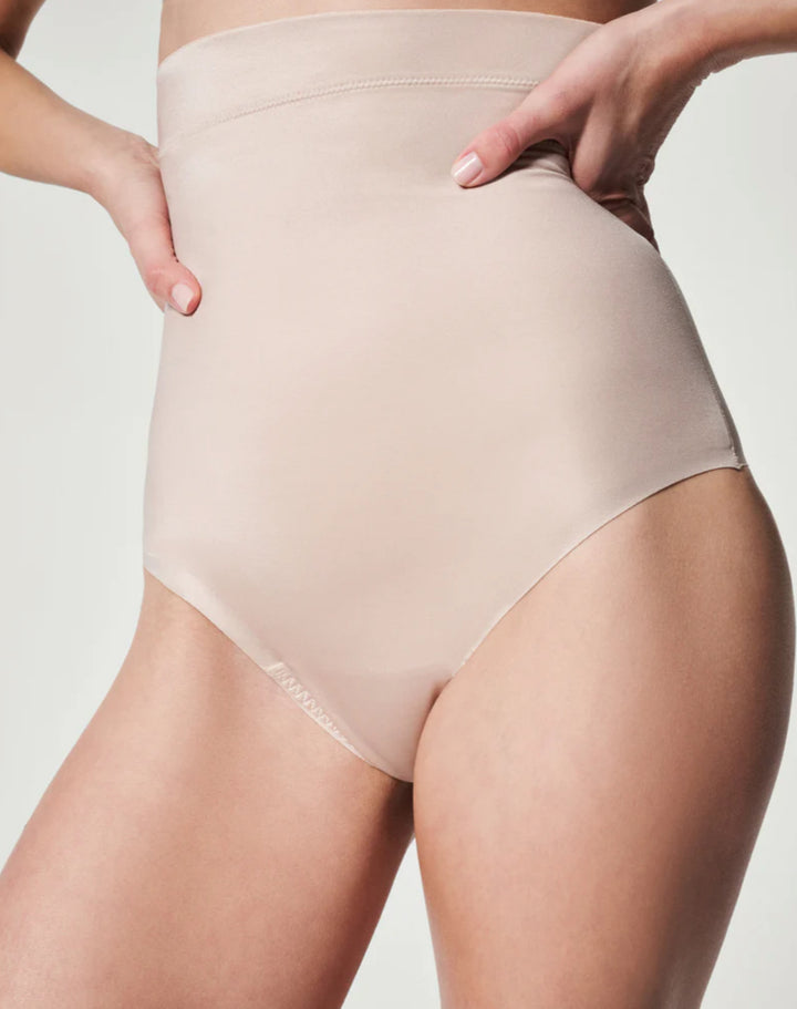 Spanx : Suit Your Fancy
High-Waisted Thong