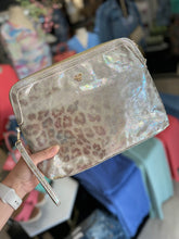Load image into Gallery viewer, PurseN: Carryall Pouch in Glimmer Leopard
