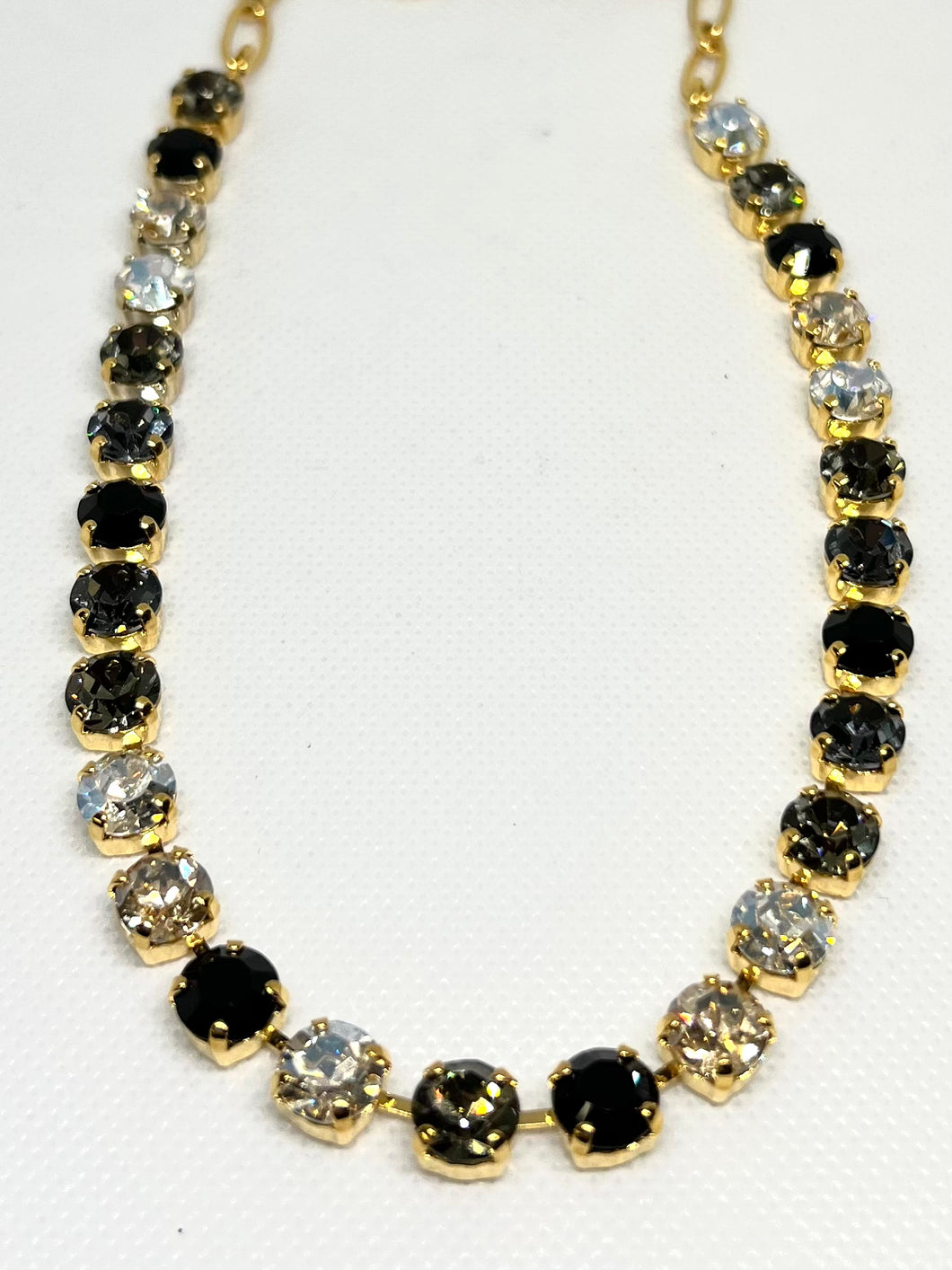 Mariana: Medium Everyday Necklace 