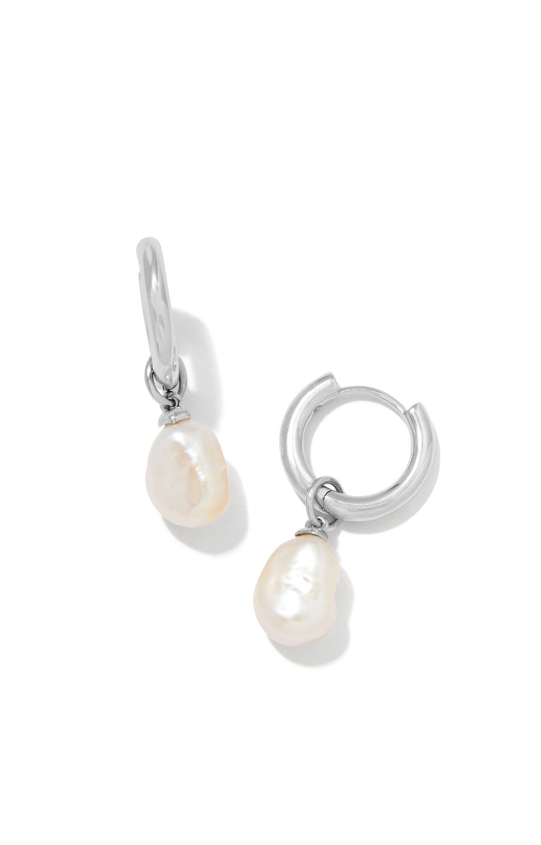 Kendra Scott: Willa Pearl Huggie Earrings in Silver White Pearl